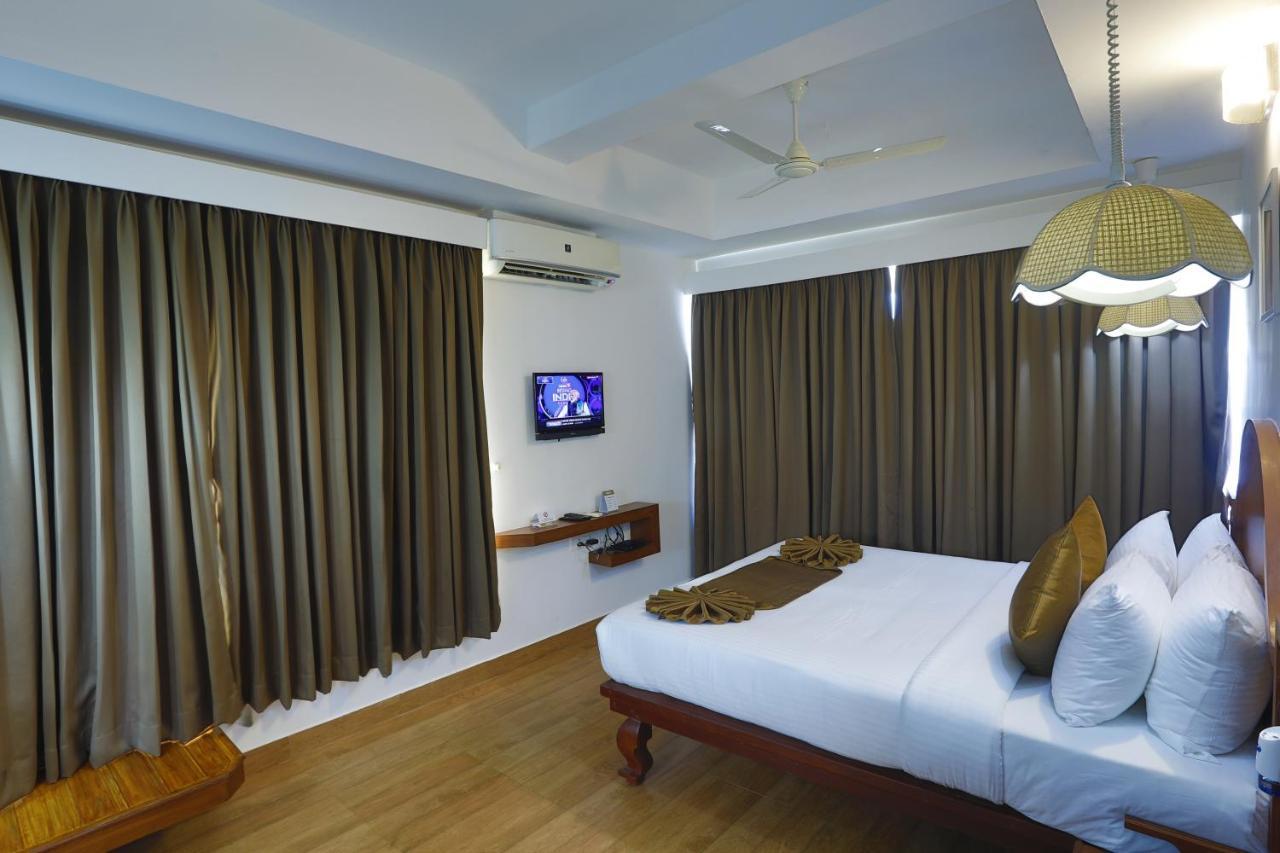 Hotel Panchavady Tiruvalla Εξωτερικό φωτογραφία