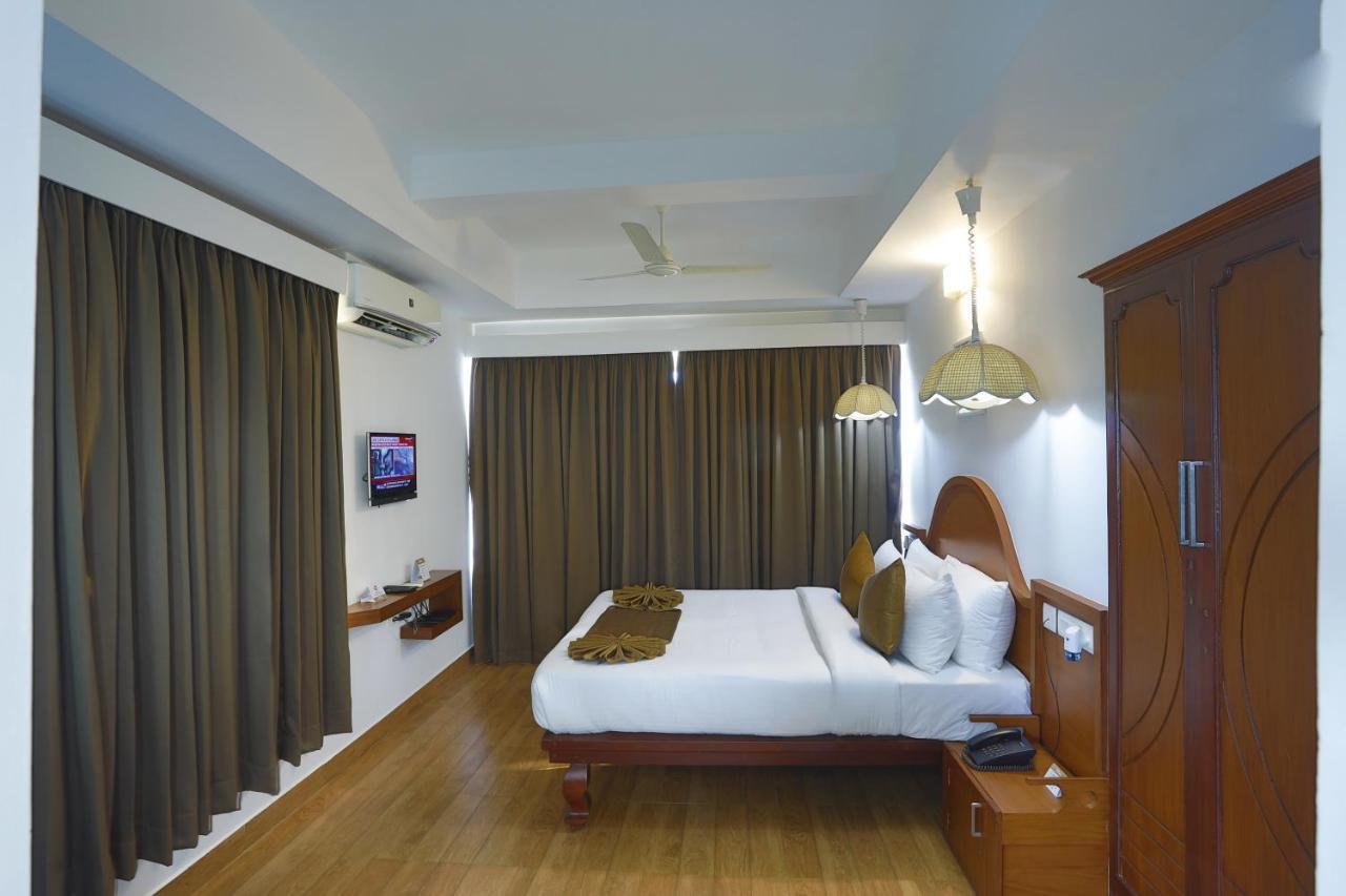 Hotel Panchavady Tiruvalla Εξωτερικό φωτογραφία